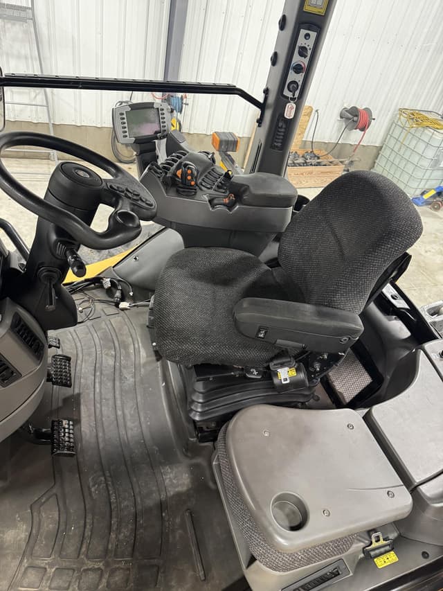 Image of Challenger MT755D equipment image 4