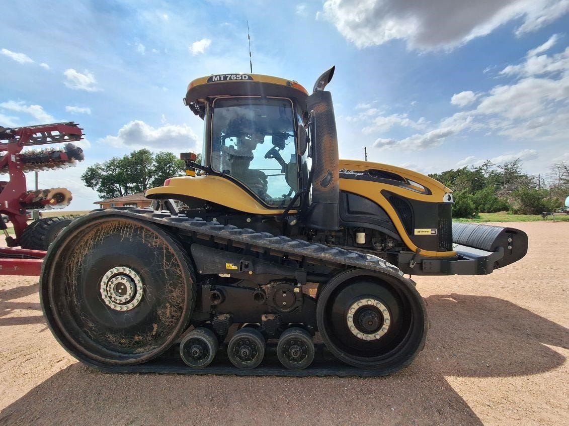 2013 Challenger MT765D Equipment Image0