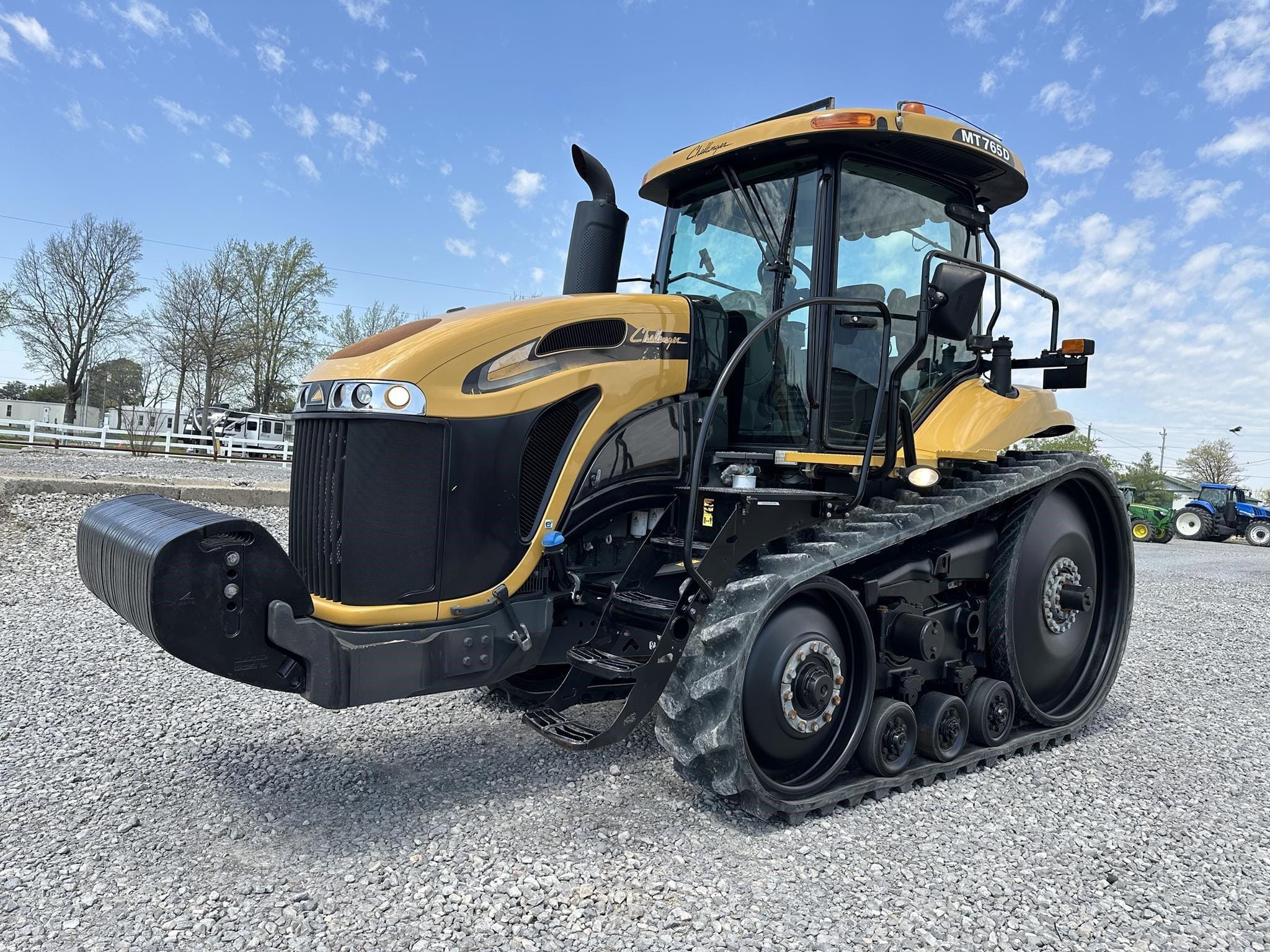 2013 Challenger MT765D Equipment Image0