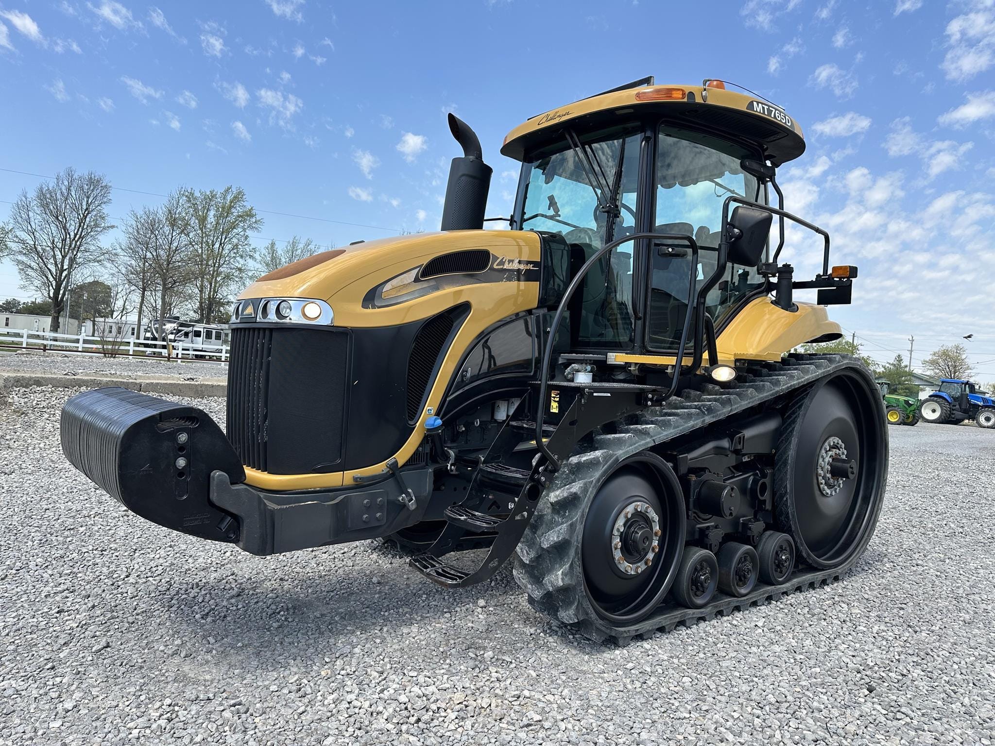 2013 Challenger MT765D Equipment Image0