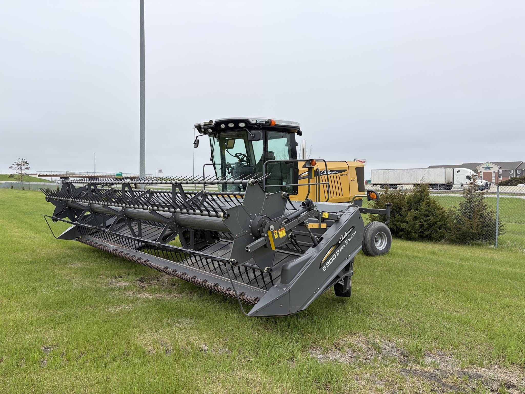 2013 Challenger WR9740 Equipment Image0