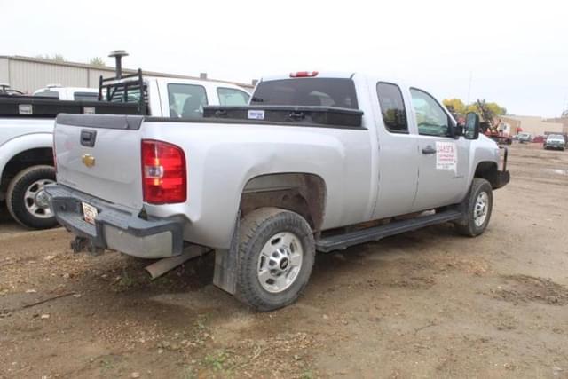 Image of Chevrolet 2500 equipment image 2