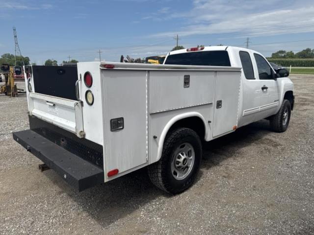 Image of Chevrolet 2500 equipment image 3