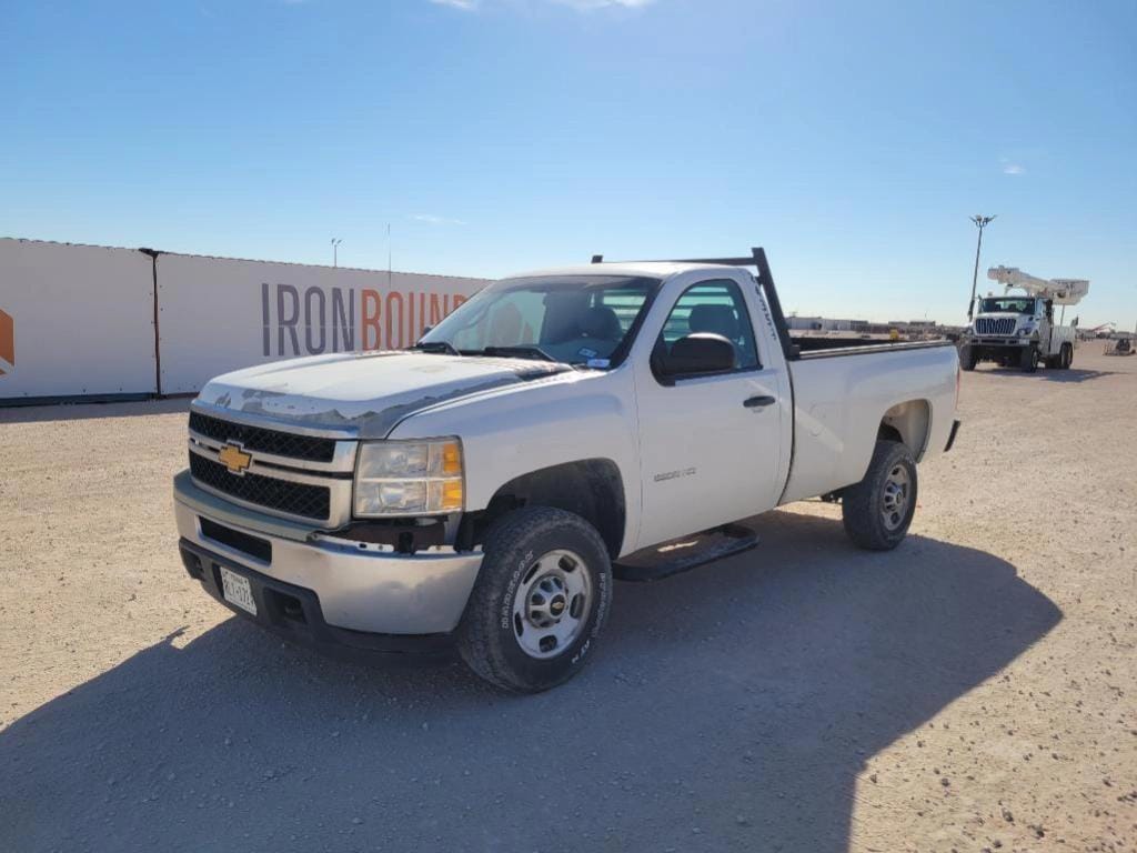 2013 Chevrolet 2500HD Equipment Image0