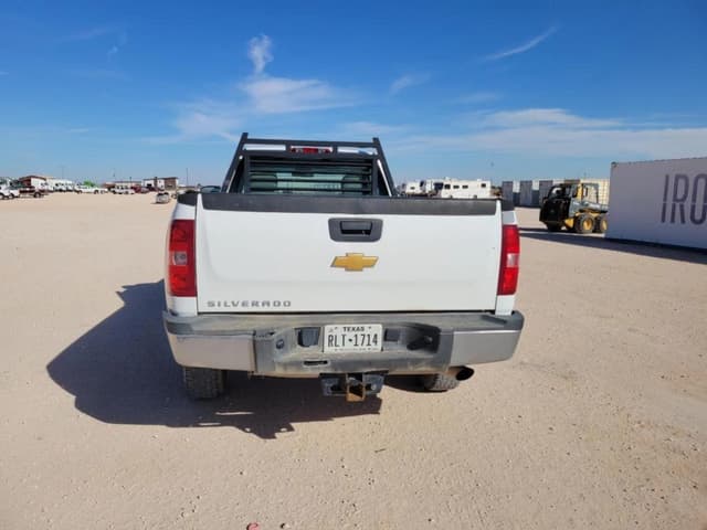 Image of Chevrolet 2500HD equipment image 3