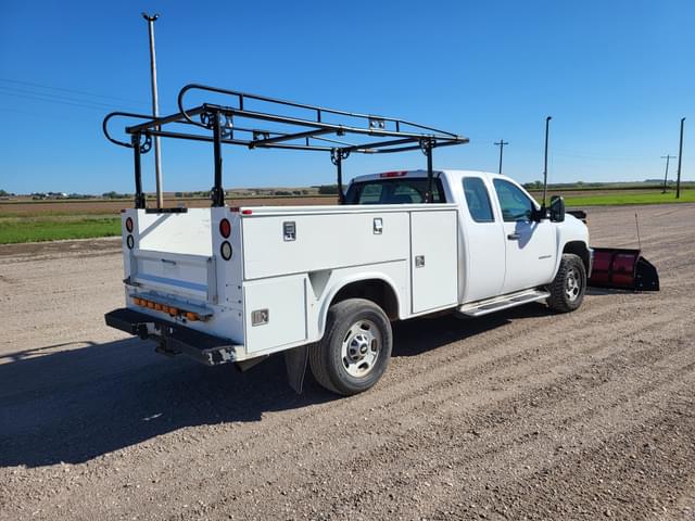 Image of Chevrolet 2500HD equipment image 2