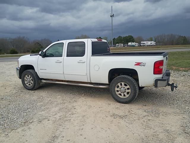 Image of Chevrolet 2500HD equipment image 3