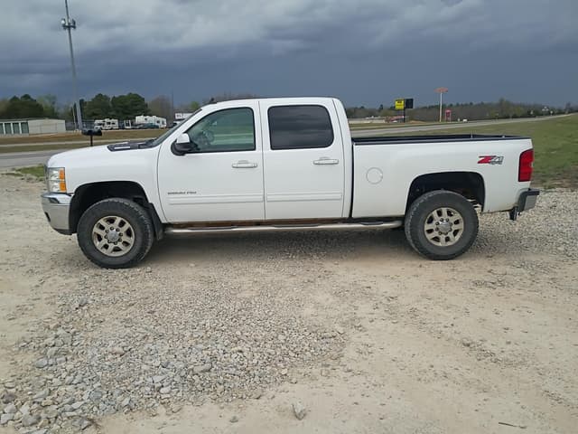 Image of Chevrolet 2500HD equipment image 2