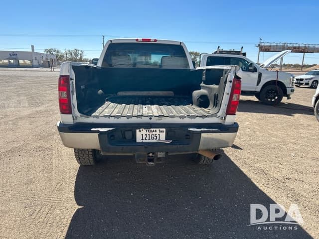 Image of Chevrolet 2500HD equipment image 3