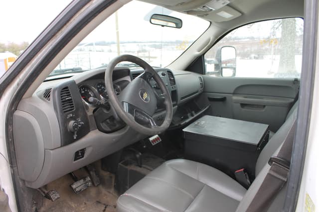 Image of Chevrolet 2500HD equipment image 4