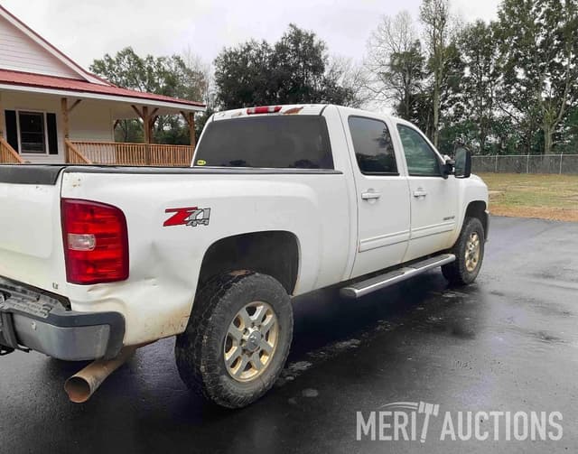 Image of Chevrolet 2500HD equipment image 4