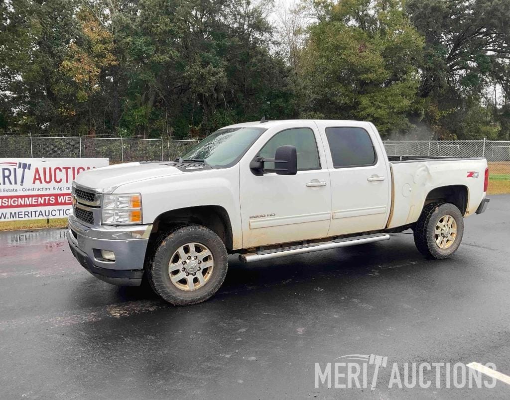 2013 Chevrolet 2500HD Equipment Image0