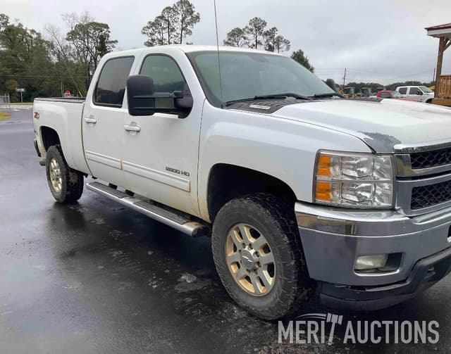 Image of Chevrolet 2500HD equipment image 2