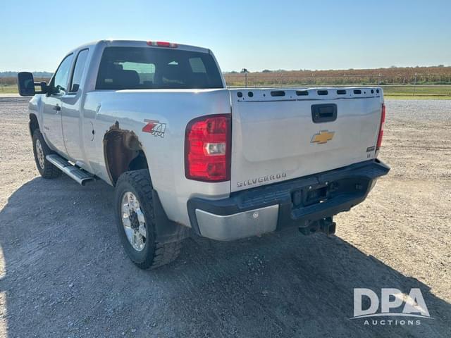 Image of Chevrolet 2500HD equipment image 3