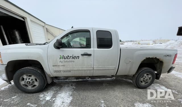 Image of Chevrolet 2500HD equipment image 2