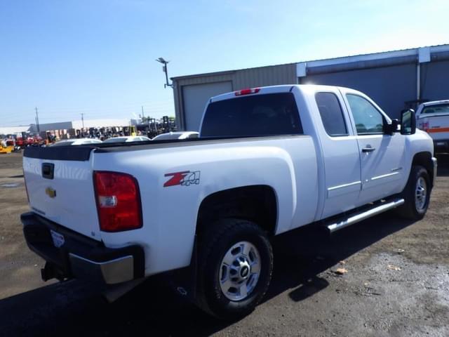 Image of Chevrolet 2500HD equipment image 2