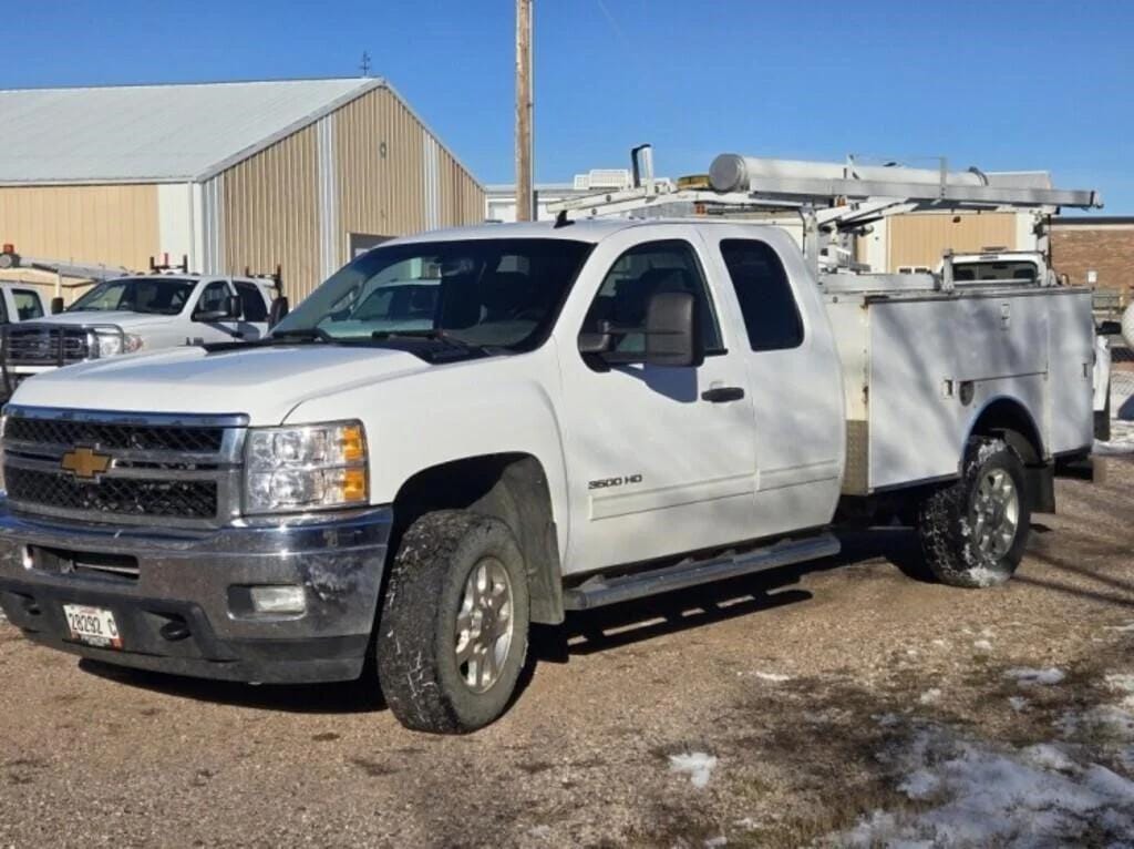 2013 Chevrolet 3500 Equipment Image0