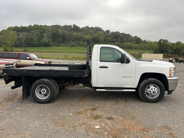 Image of Chevrolet 3500 equipment image 3