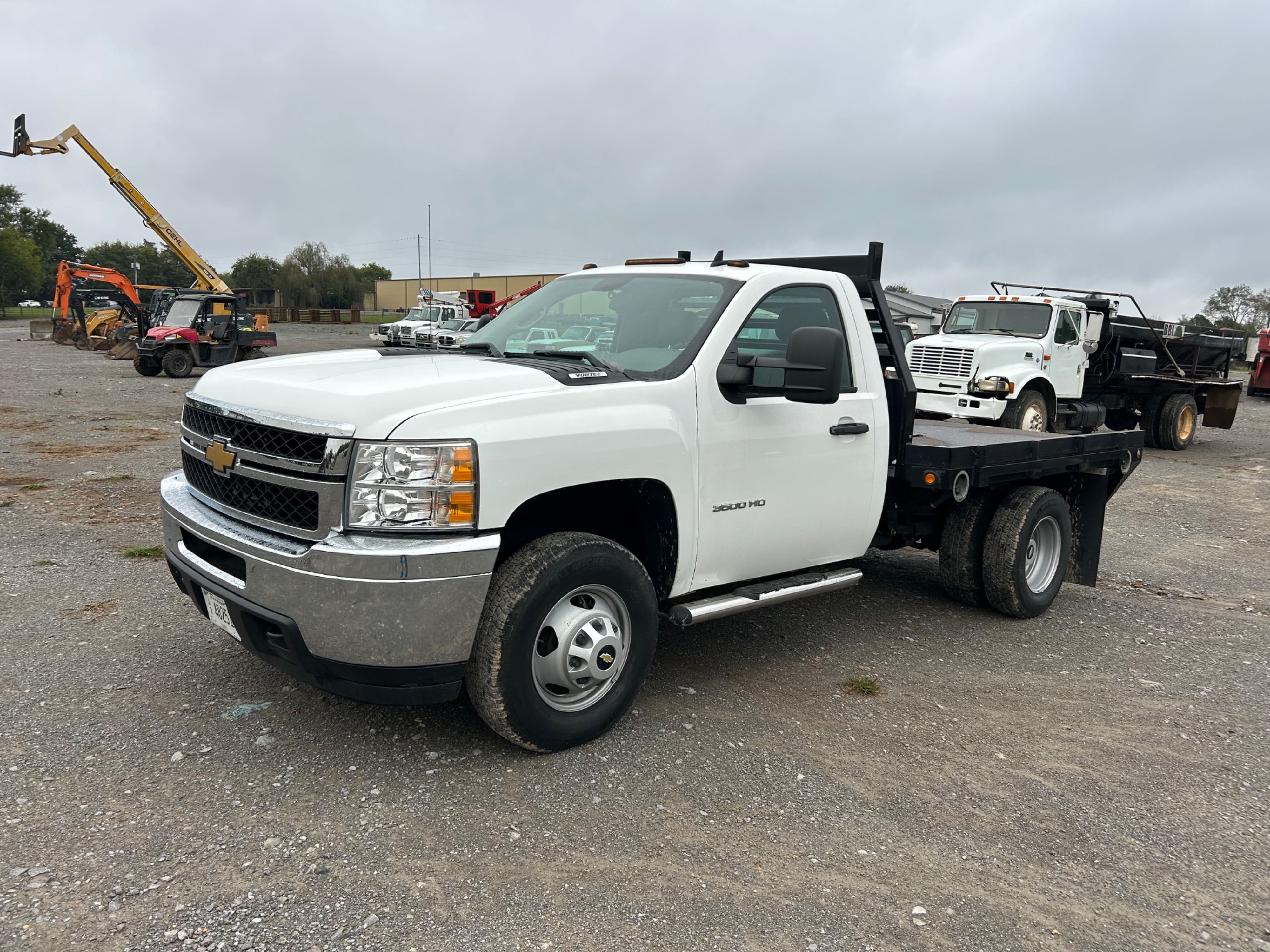 2013 Chevrolet 3500 Equipment Image0