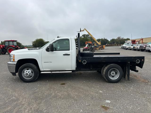 Image of Chevrolet 3500 equipment image 2