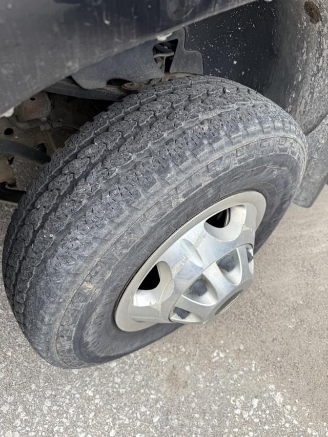 Image of Chevrolet 3500HD equipment image 3