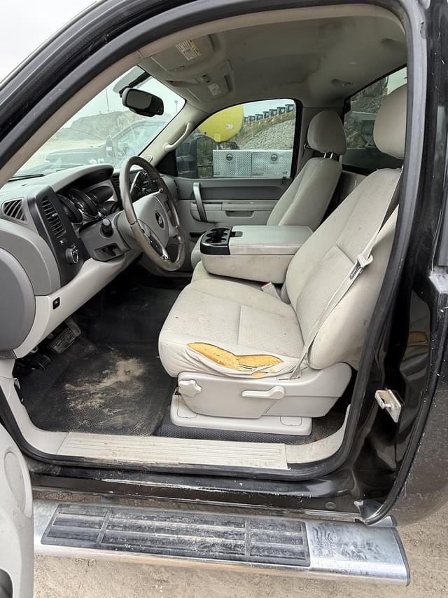 Image of Chevrolet 3500HD equipment image 4