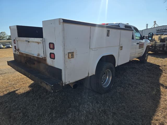Image of Chevrolet 3500HD equipment image 3