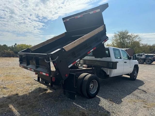 Image of Chevrolet 3500HD equipment image 3