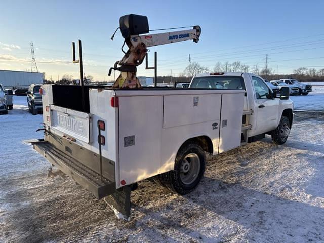 Image of Chevrolet 3500HD equipment image 3