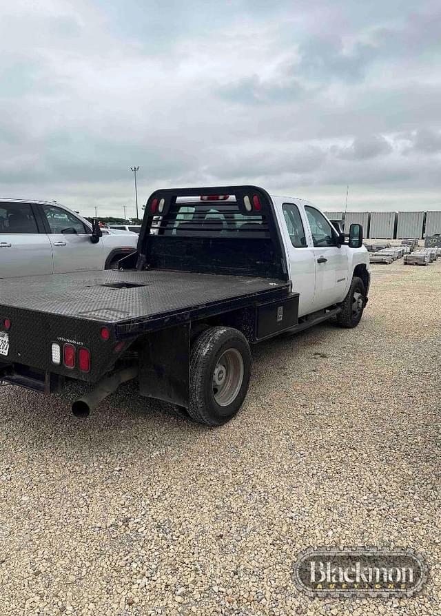 Image of Chevrolet 3500 equipment image 2