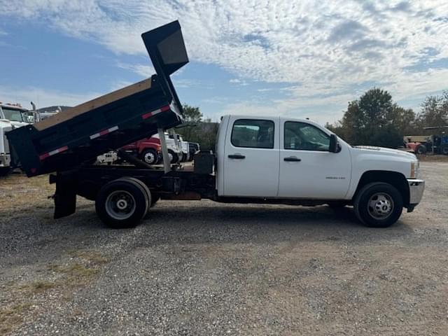 Image of Chevrolet 3500HD equipment image 2