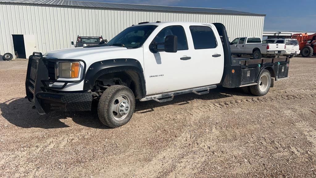 2013 Chevrolet 3500HD Equipment Image0