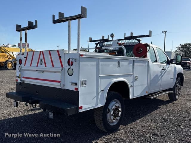 Image of Chevrolet 3500HD equipment image 4