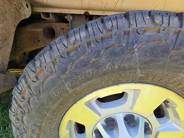 Image of Chevrolet 2500HD equipment image 3