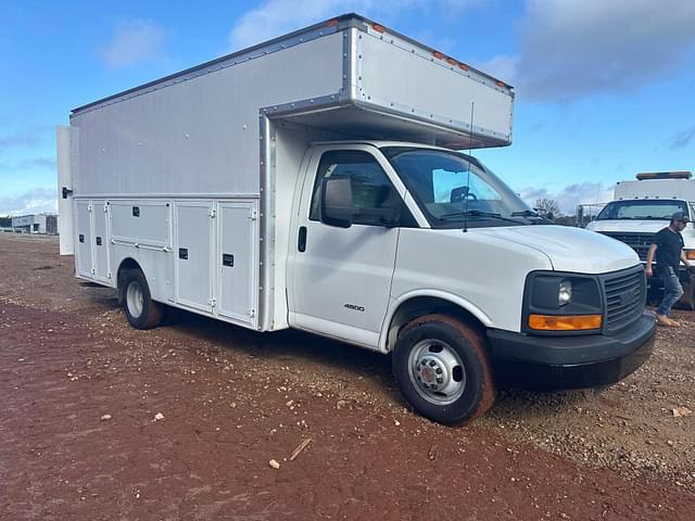 Image of Chevrolet 4500 equipment image 2