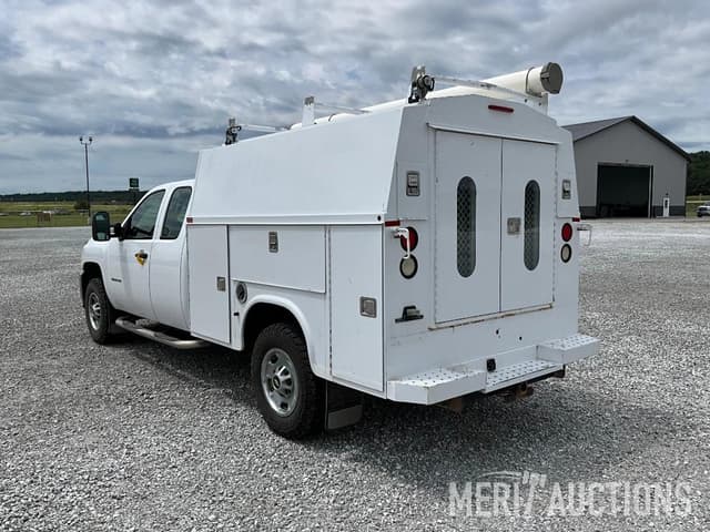 Image of Chevrolet 2500 equipment image 2