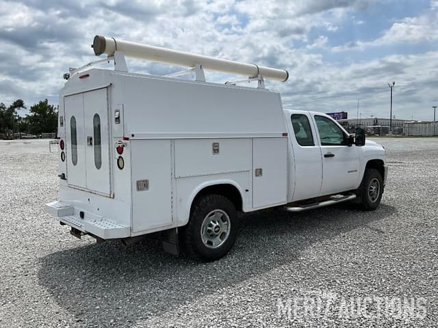 Image of Chevrolet 2500 equipment image 4
