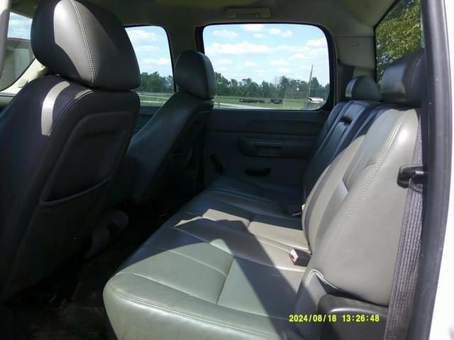 Image of Chevrolet 2500HD equipment image 2