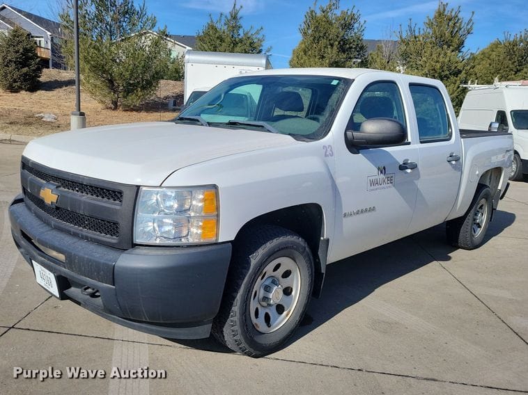 2013 Chevrolet Silverado Equipment Image0