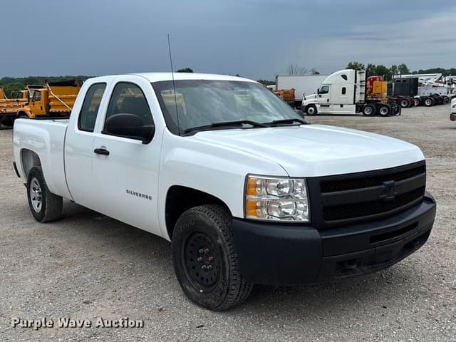 Image of Chevrolet Silverado equipment image 2