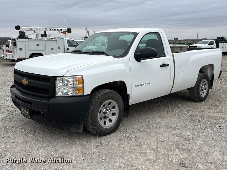 2013 Chevrolet 1500 Equipment Image0