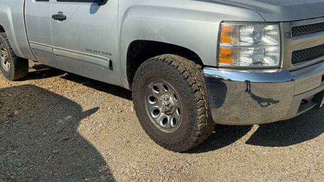 Image of Chevrolet Silverado equipment image 4