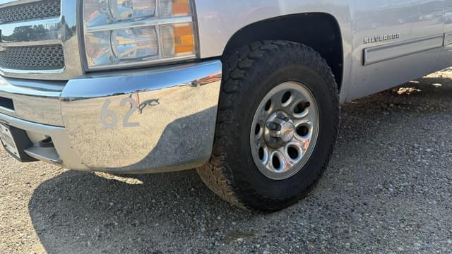 Image of Chevrolet Silverado equipment image 2