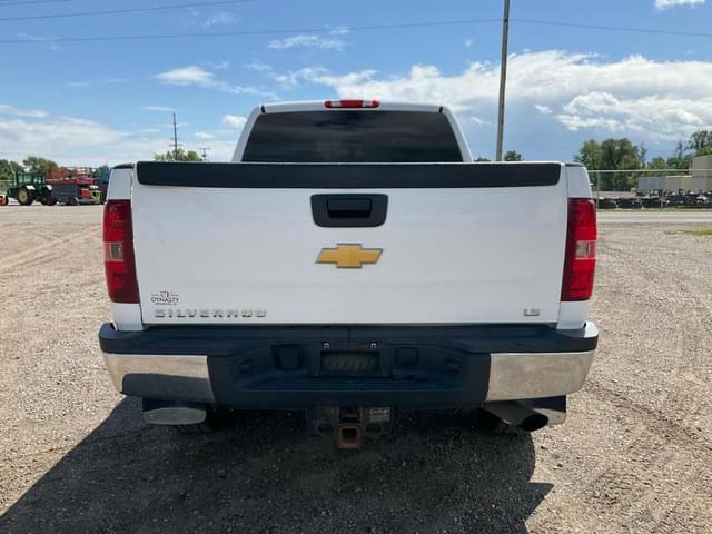 Image of Chevrolet 2500HD equipment image 3
