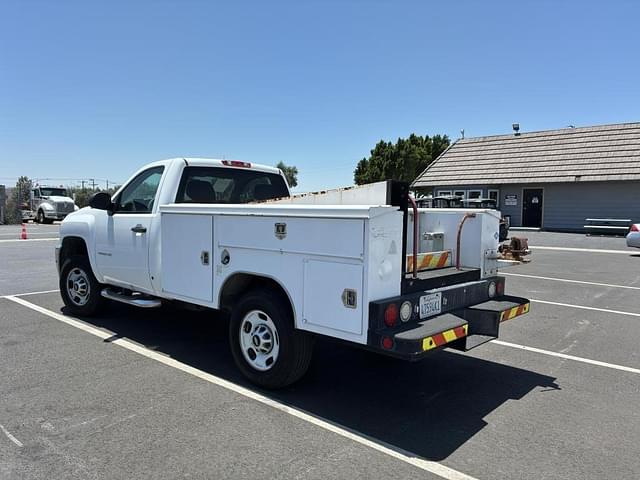 Image of Chevrolet 2500HD equipment image 3