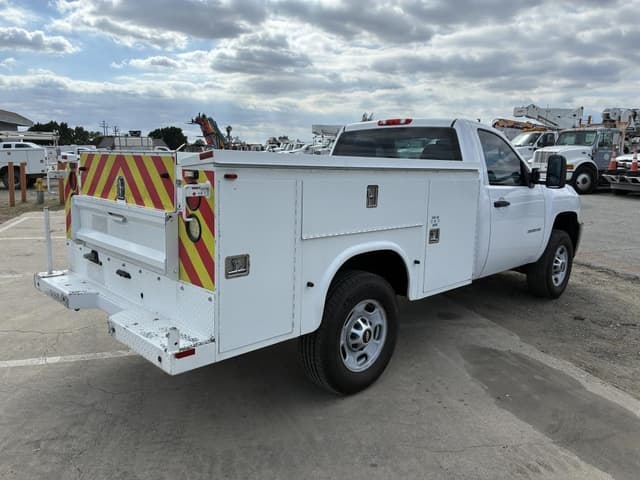 Image of Chevrolet 2500 equipment image 2