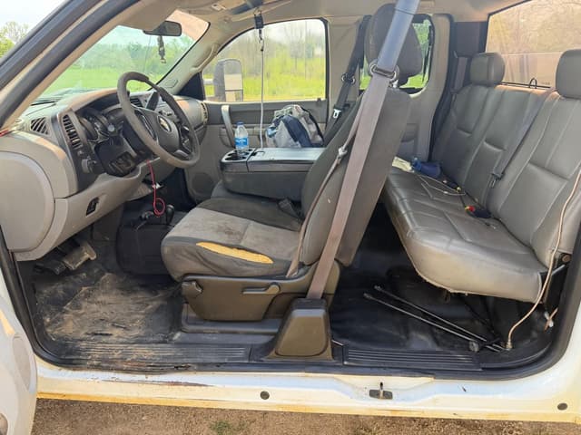 Image of Chevrolet 2500 equipment image 4