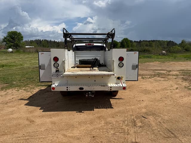 Image of Chevrolet 2500 equipment image 3