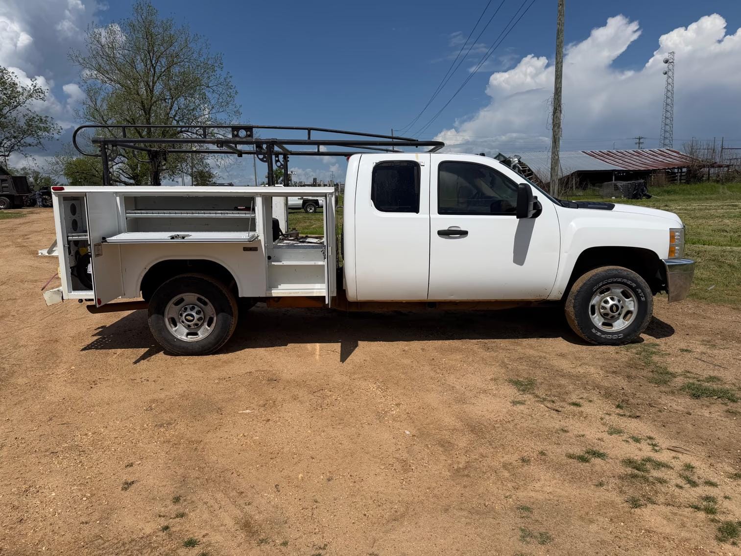 2013 Chevrolet 2500 Equipment Image0
