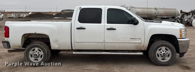 Image of Chevrolet 2500HD equipment image 3